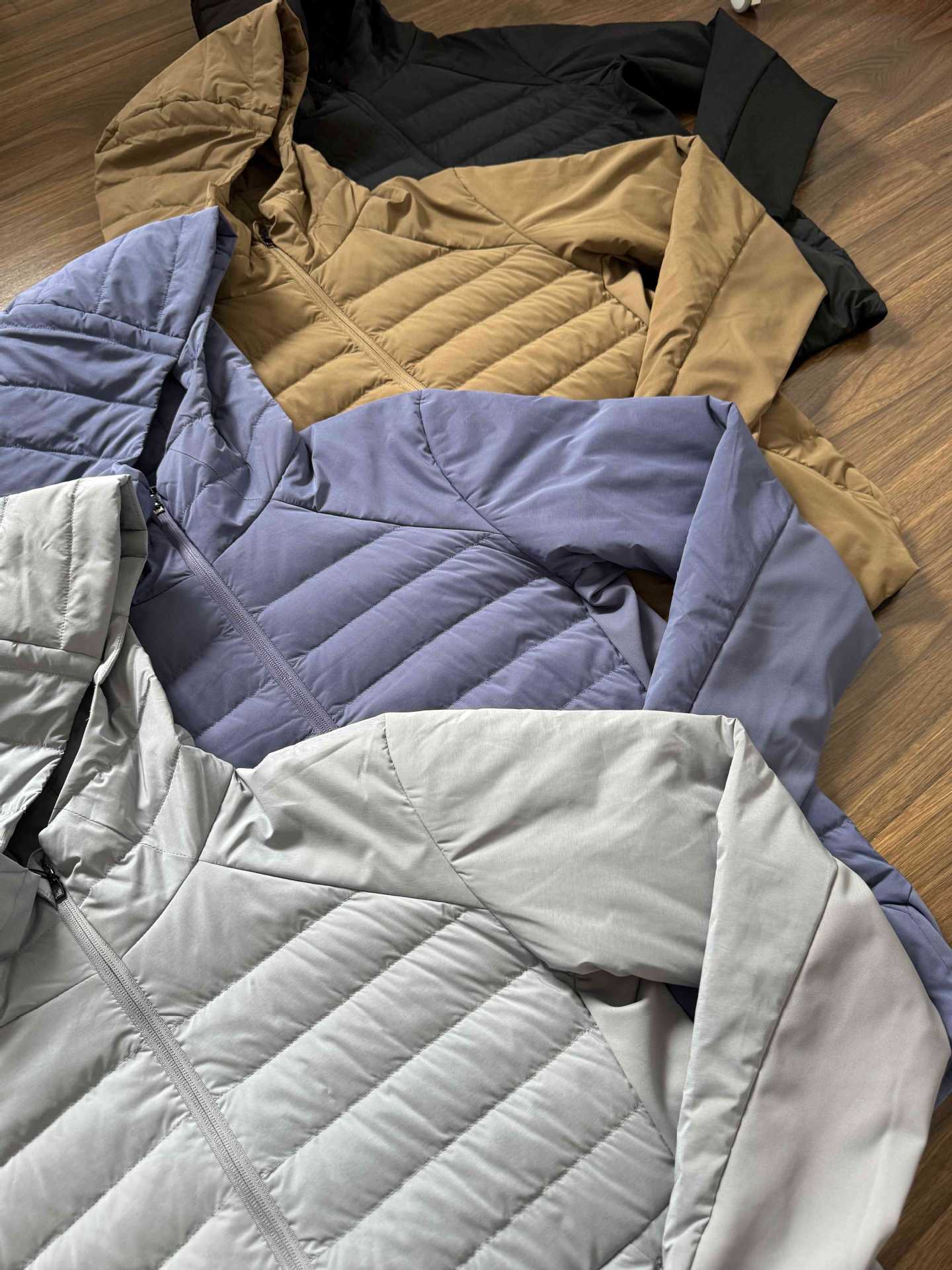 Lulu con el mismo tipo de chaqueta de plumón ligera con capuz para hombre chaqueta cálida de hombre chaqueta de plumón de costilla deportiva ligera