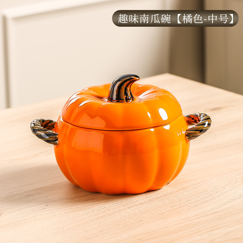 陶磁器のかぼちゃはふたを持っています。|undefined