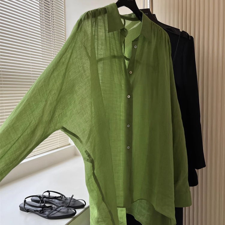 Spring/Summer 2025: Instantly Adorable Vacation Outfit - Elegant Emerald Green Lightweight Batwing Sleeve Linen Shirt