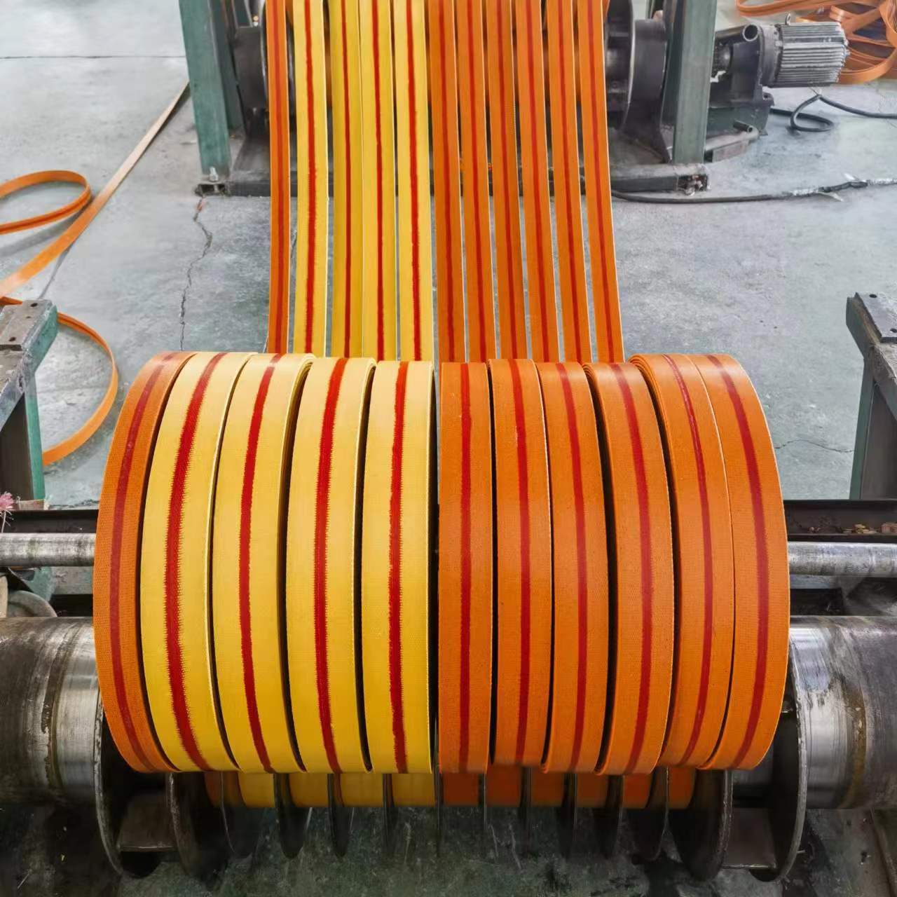 我厂专业研究生产平板带，切割平板带，价格便宜，质量保证