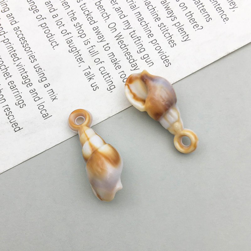 17272-米黄色(亚克力海螺)9x24-0.7g-8490