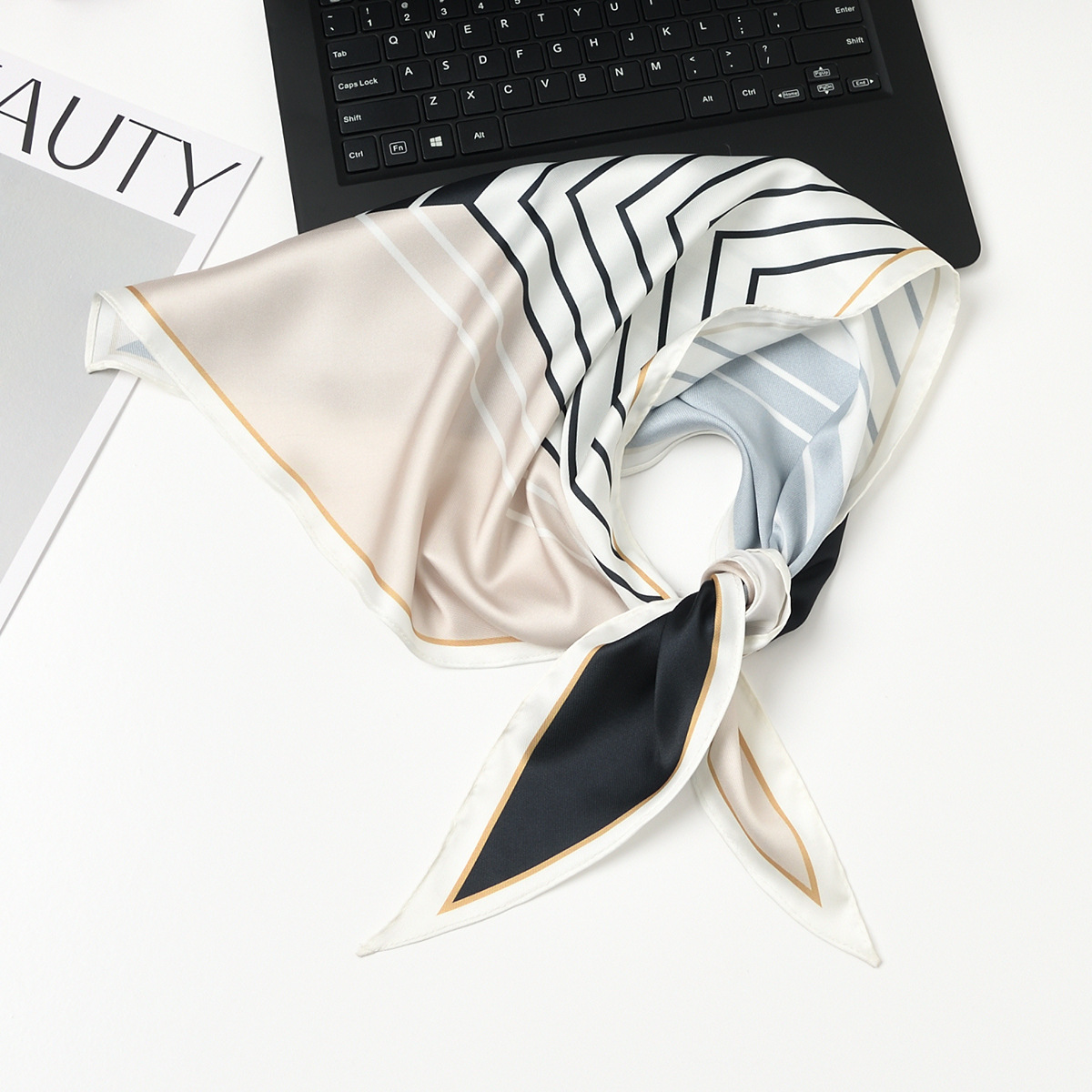 #222 컬러블록 스트라이프 밀크티 블랙