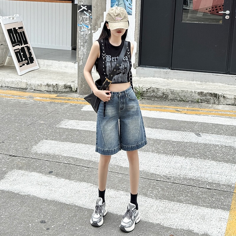 Vintage-Style Distressed Denim Shorts for Women, Summer 2026 New High-Waisted Loose Straight A-Line Wide-Leg Mid-Length Shorts Vintage-Style Distressed Denim Shorts for Women, Summer 2026 New High-Waisted Loose Straight A-Line Wide-Leg Mid-Length Shorts