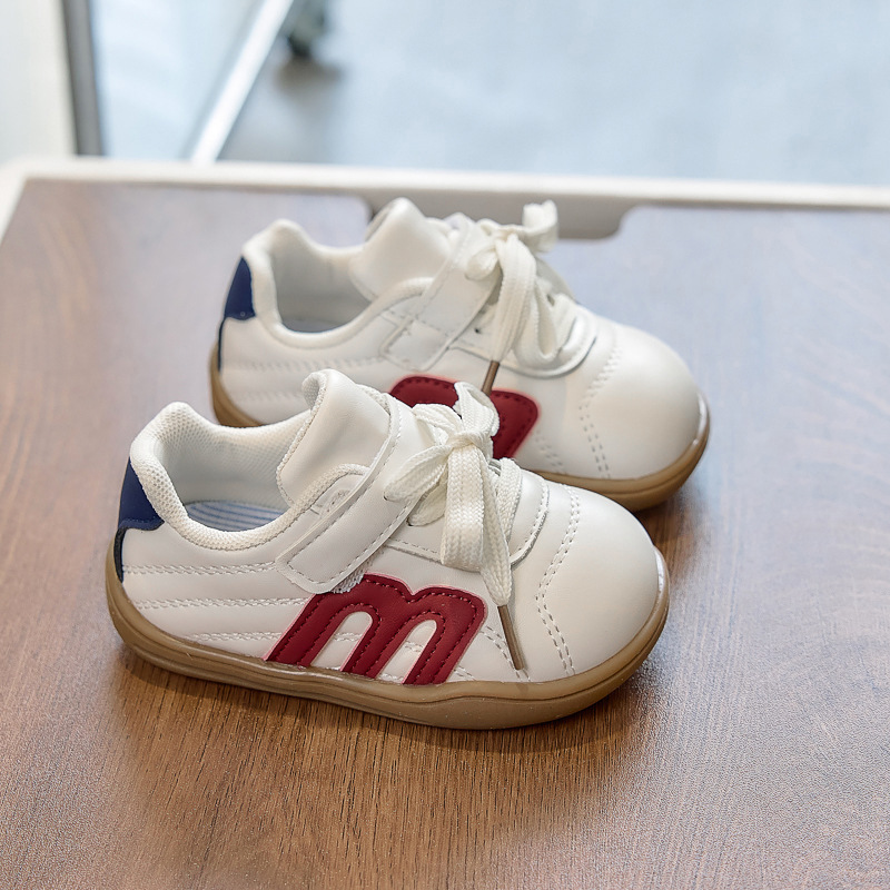 Zapatos deportivos para niños 2026 primavera nuevos zapatos de entrenamiento para niñas con suela suave, zapatos casuales para niños, zapatos para bebés pequeños zapatos blancos
