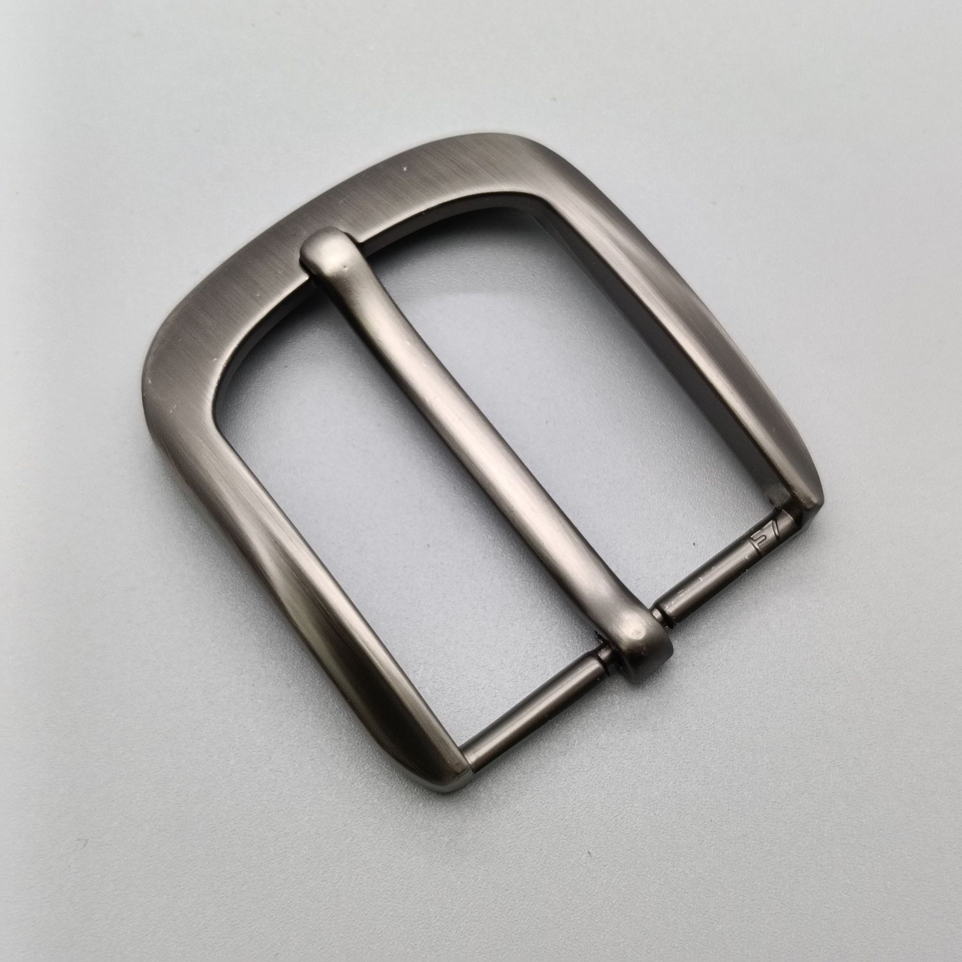 Comercio exterior al por mayor cinturón de aleación para hombres de alta gama hebilla 4.0 cinturón hebilla tipo aguja pistola de cuero dibujo negro