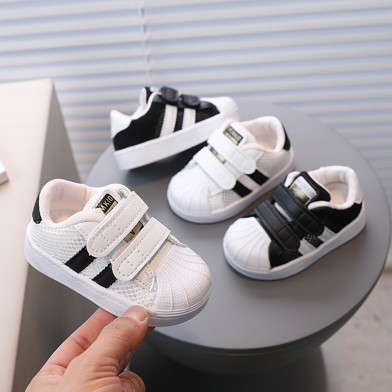 Barnbrädegalleria vit port hane och hona gående babyhacka, pring/sommar 2023 urholkad ingle meh_voghion.com