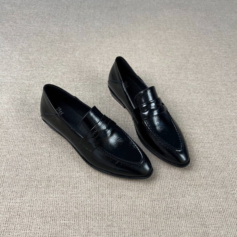 Leather version~Women's loafers 2026 autumn new style simple versatile low-heeled pointed toe small leather shoes for commuting