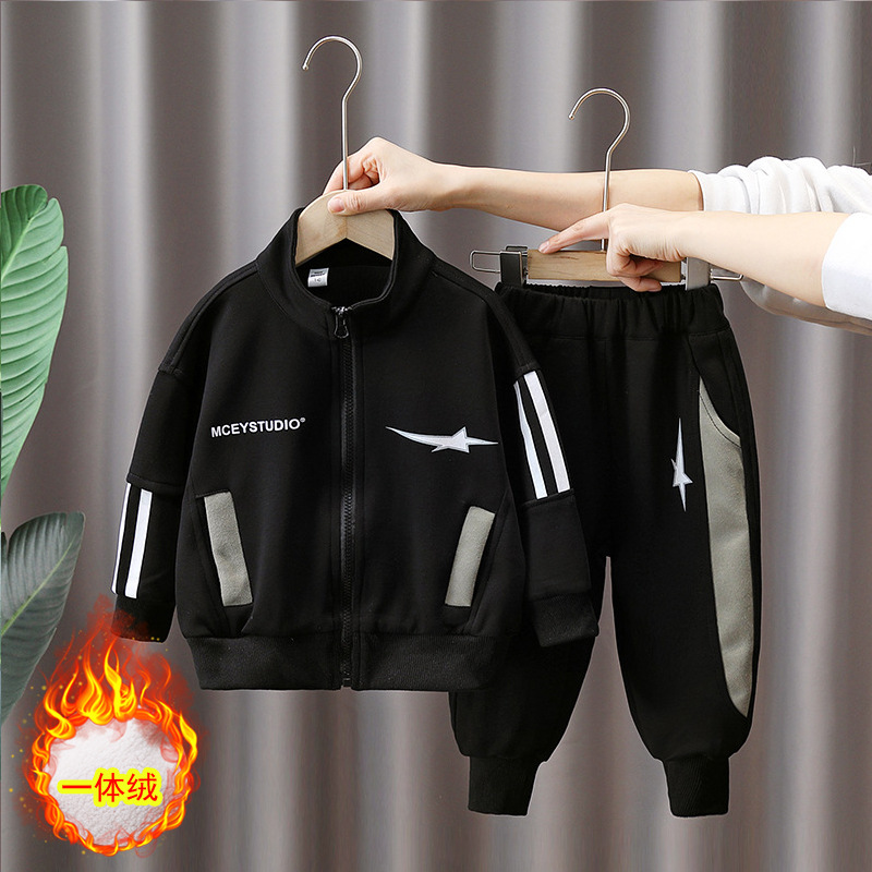 6651 Traje para niños 2025 otoño e invierno nuevo bebé para hombres más terciopelo engrosamiento de dos piezas ropa deportiva ropa para niños de moda