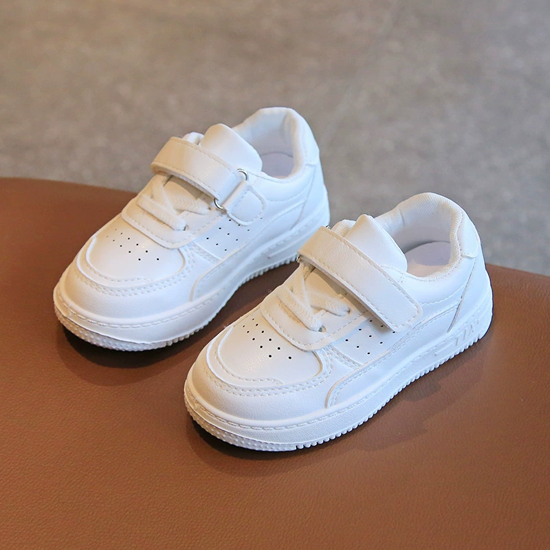 Детские белые кроссовки 2025 года, новая модель весна-осень, спортивная обувь для мальчиков и девочек, повседневные кеды, кожаные, с мягкой подошвой, для малышей, одиночная парочка