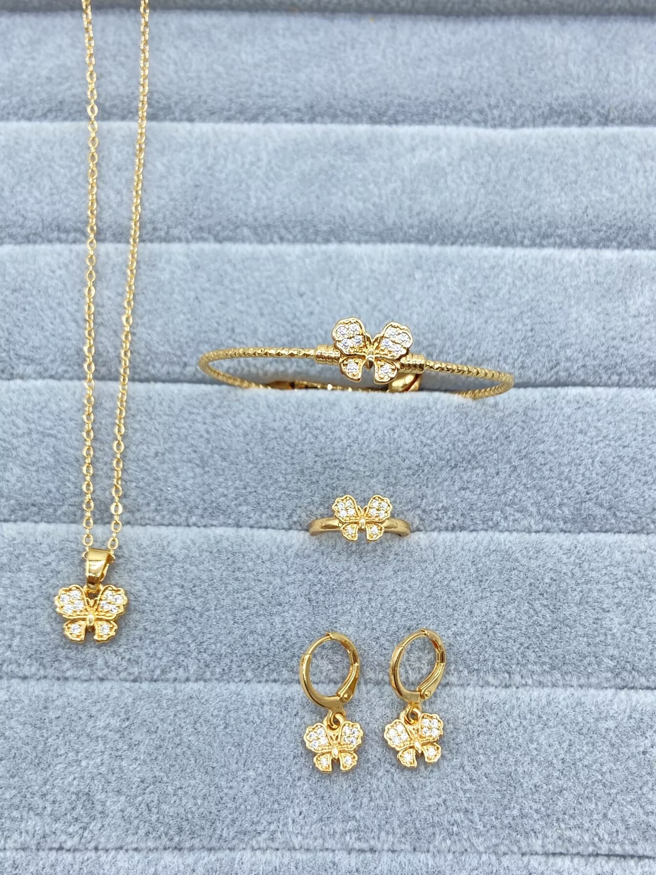 Juegos de joyería para niños mariposa cereza Mickey cobre oro zircon anillo pendientes brazalete collar joyería conjunto de cuatro piezas image 14