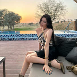 美式辣妹风豹纹金属挂脖背心女夏季性感收腰显瘦外穿短款无袖上衣