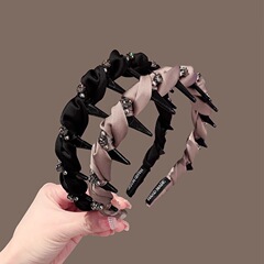 カチューシャの女性2025新型高級感には、滑り止めの歯付きカチューシャの気質をつけた洗顔髪のカチューシャが入っています。