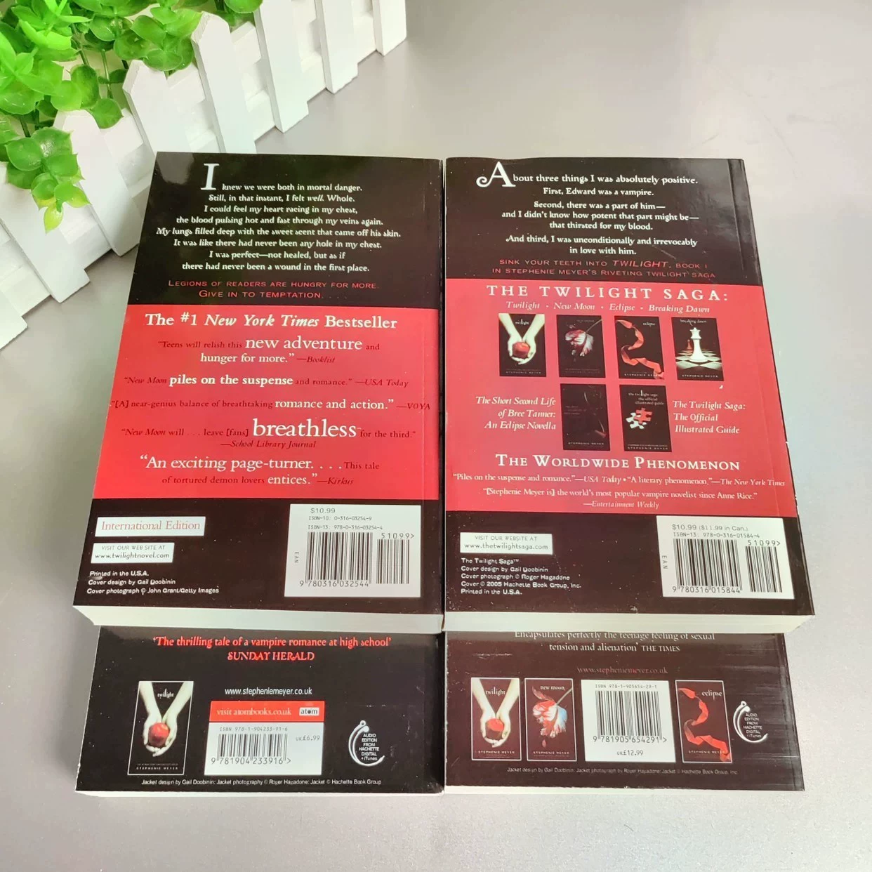 Набор книг Stephenie Meyer «Сумерки» 1–4, английское издание в мягкой обложке, 4 тома