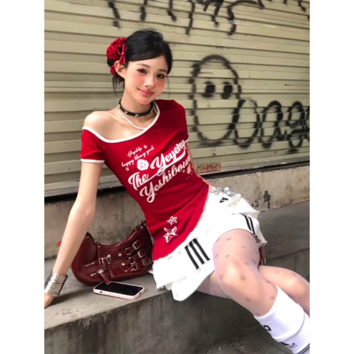 美式辣妹运动风斜肩红色短袖T恤女夏季修身显瘦不规则露肩上衣潮|undefined