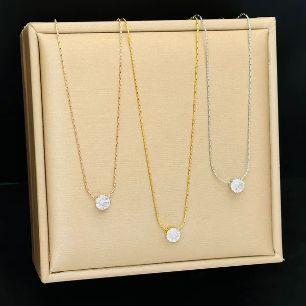 New Design Gold High-End 6-Claw Diamond Pendant Necklace Women's Summer Clavicle Chain Niche Accessible Luxury Accessories That Do Not Fade