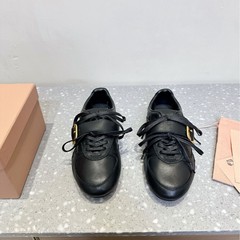 完璧なバージョン~2025新しいレトロなカラーリングベルトバックル女性用トレーニングシューズ本革フラットレースアップスポーツカジュアルシューズ