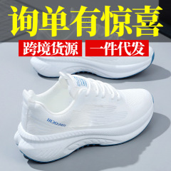 女性の白い靴の外国貿易の卸売りの厚い底の軽いランニング靴のファッションの潮は春の通気性の運動靴の女性の靴に乗ります。