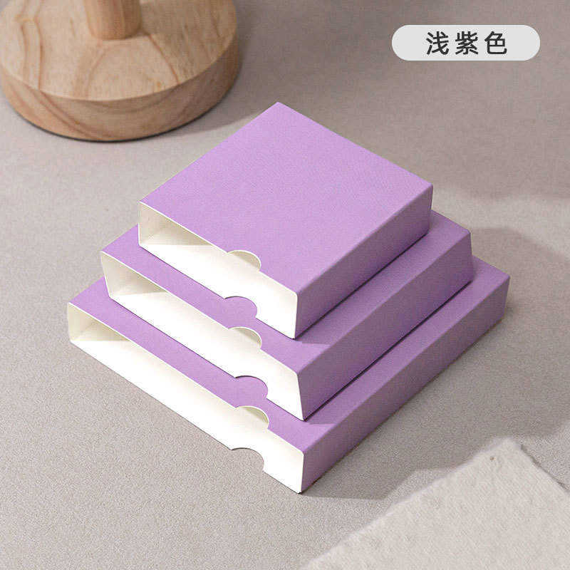 Funda de papel morado claro; 7*7*2cm