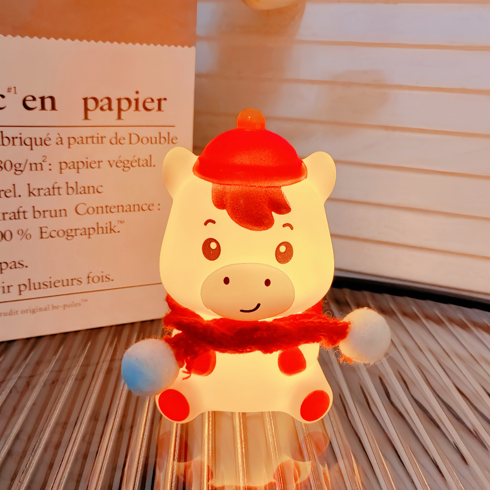 Juguetes luminosos de dibujos animados de Año Nuevo al por mayor, puestos de mercado nocturno, pequeños artículos, luz nocturna infantil, regalo de cumpleaños de Año Nuevo