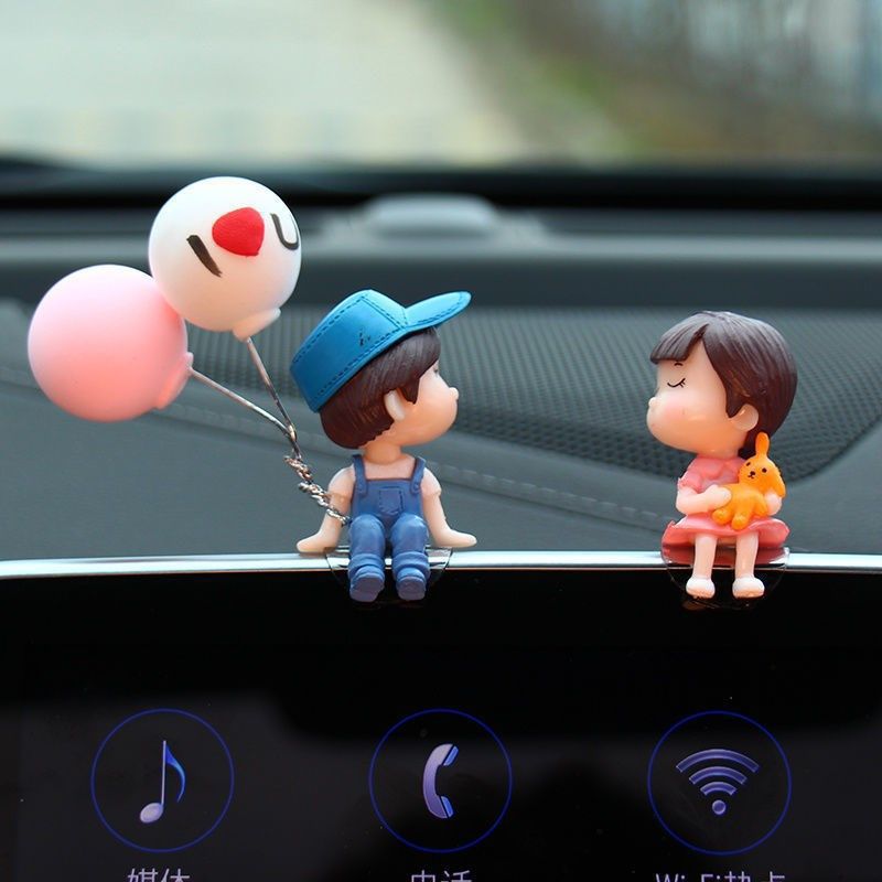 Coches pequeños adornos de bolas de carbón negro dibujos animados espejo retrovisor decoración de consola central automóvil eléctrico artículos de decoración interior