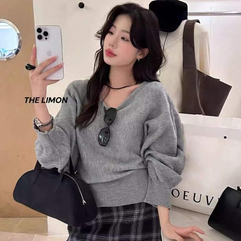 Korean Style Lazy Style V-Neck Bat-Sleeve Knitwear for Women in Autumn and Winter, High-End Elegant, Strappy Waist Loose Knitwear