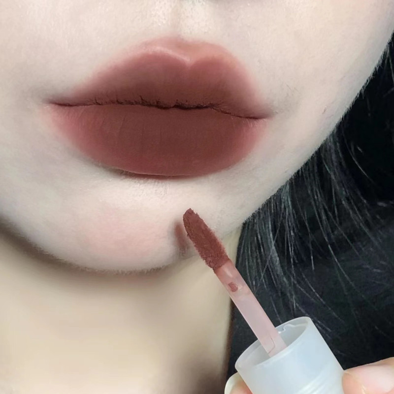 唇釉薬の三本は小さい乳の泥の唇の泥のつや消しの霧の顔の口紅の量を詰めて学生の党の高い顔の値を批判します。|undefined