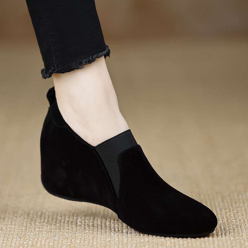 Zapatos de mujer con suela suave no cansar pies nuevos tacones inclinados zapatos de cabeza redonda cómodos con cuero elástico esmerilado zapatos de madre casuales