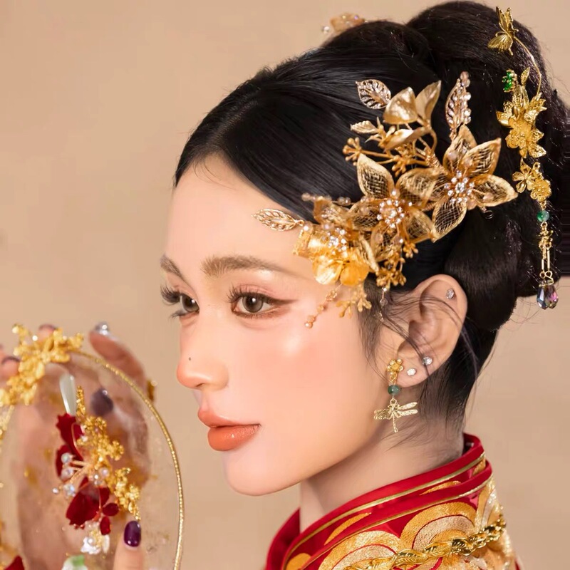 Elegant Dragon and Phoenix Bridal Hairpin with Golden Delicate Copper Wire Flower Hair Accessory, New Chinese Style Xiuhe Age-Reducing Headpiece Elegant Dragon and Phoenix Bridal Hairpin with Golden Delicate Copper Wire Flower Hair Accessory, New Chinese Style Xiuhe Age-Reducing Headpiece