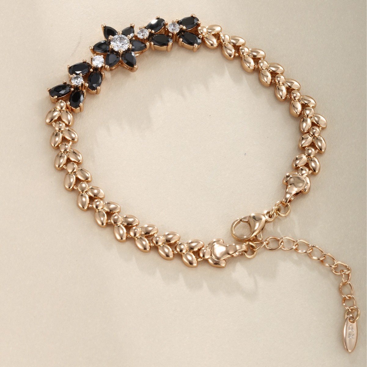 Xuping Cross-border nueva moda aleación de cobre chapado en oro flor pulsera mujer piedra preciosa artificial negra joyería de personalidad europea y americana