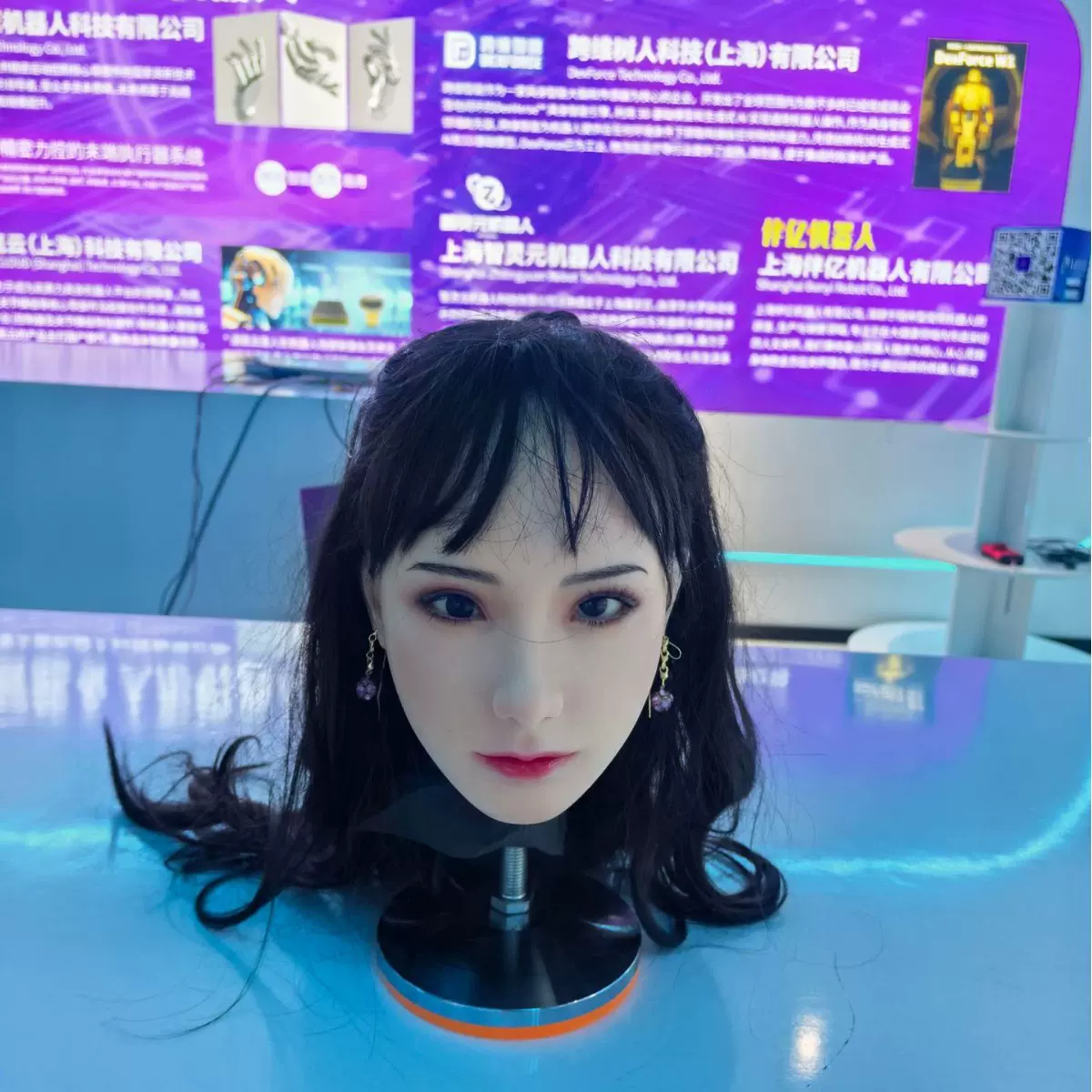 美女机器人柔性皮肤AI大模型可交互仿生人脸肢体皮肤