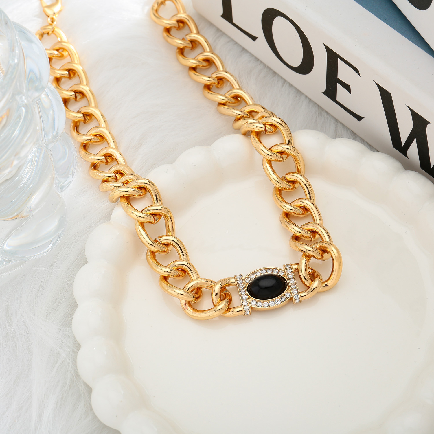 european-and-american-ins-style-vintage-gold-plated-niche-entry-luxury-high-grade-black-zircon-necklace-exaggerated-necklace-texture-clavicle-chain