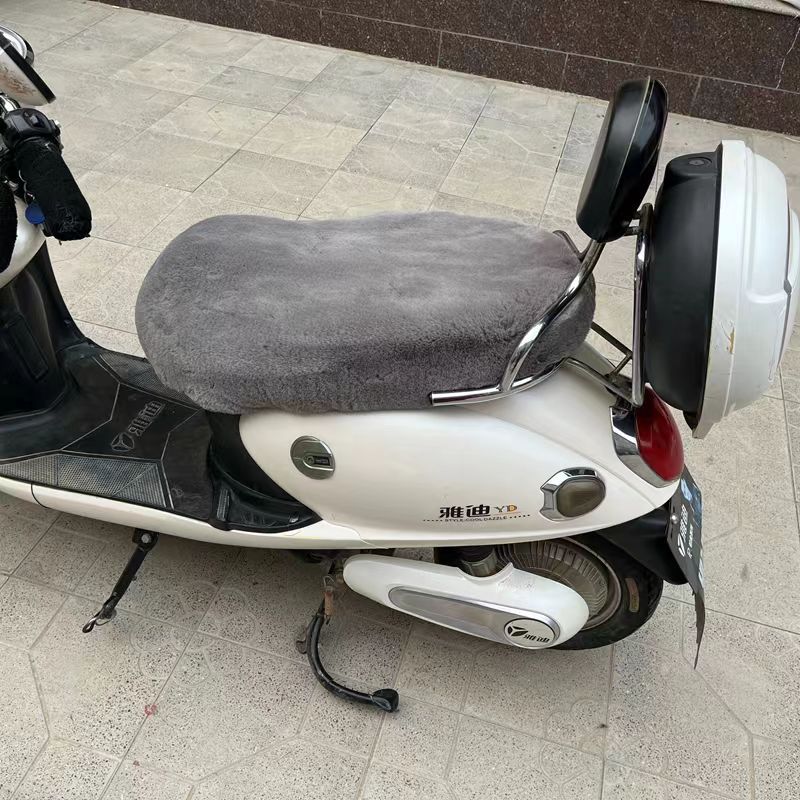 Manufacturer Wholesale Electric Vehicle Warm Seat Cover Plush Winter Thick Universal Electric Motorcycle Seat Cushion Seat Cover Battery Car Seat Cushion