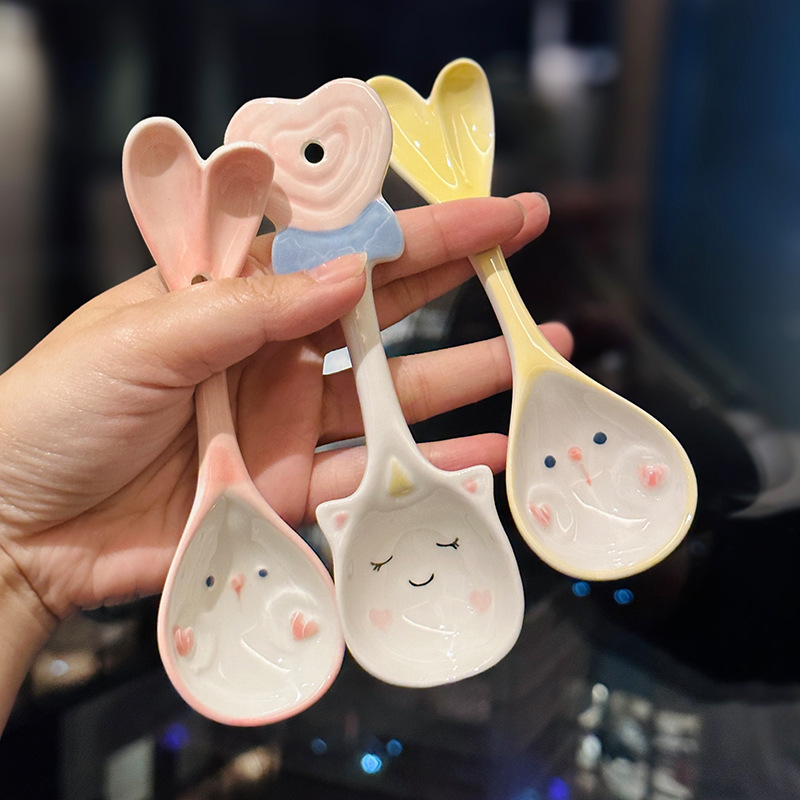 Hochwertiger Einhorn-Keramiklöffel für Mädchen, handbemalt in Unterglasurfarben, rosa Herz-Hasen-Motiv, ideal für Zuhause, als Geschenk oder Dessertlöffel_voghion.com