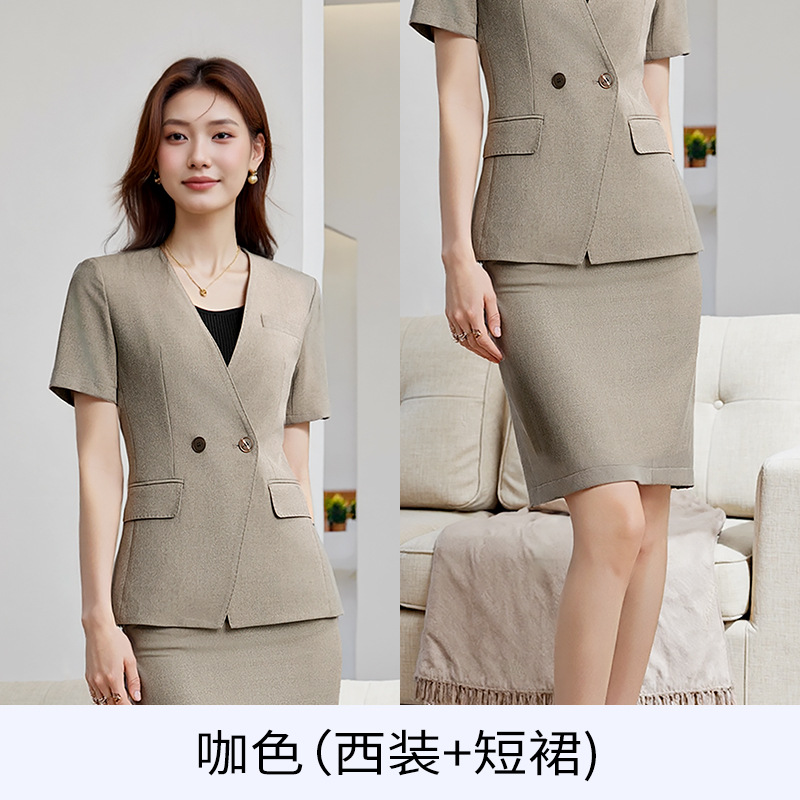 갈색 양복 + 스커트
