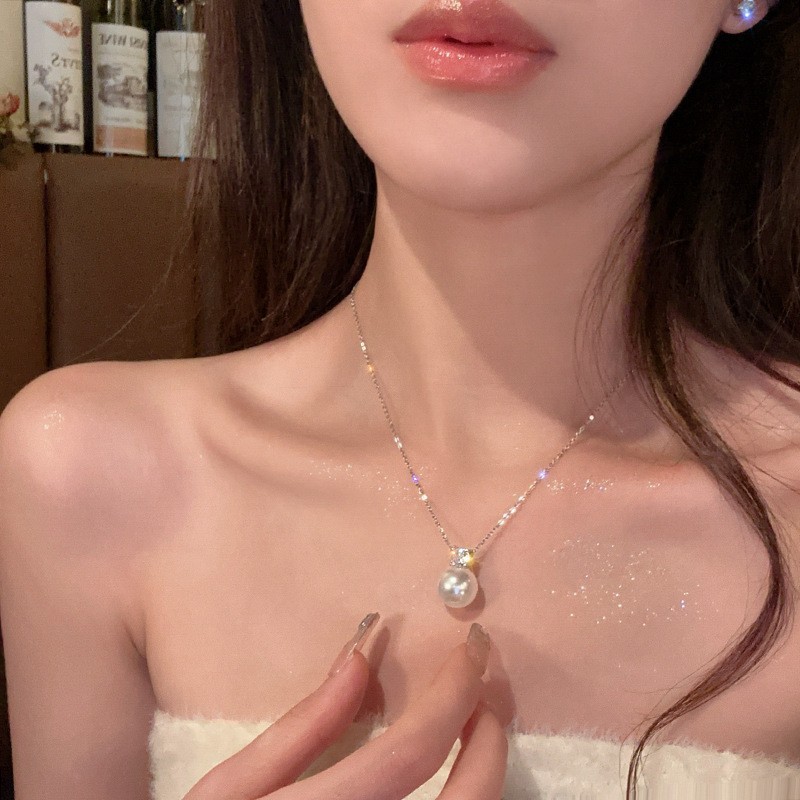 White necklace from pearl