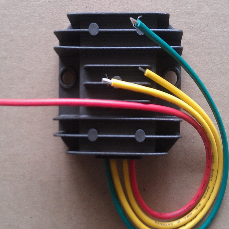 批发配套防水型内置式24V200W单相交流永磁风力发电机充电控制器