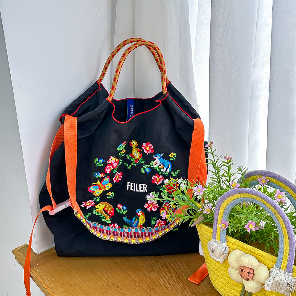 厳選ネット赤同項日系ボールチェーン刺繍レジ袋女性ファッション小衆大容量シングルバッグ潮