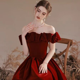 Off-shoulder velvet toast dress 2023 new bridal wedding engagement wine red simple big square white evening dress