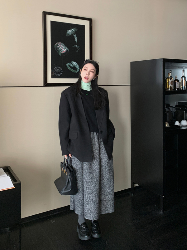 区区欧阳黑色西装外套女秋季高级感宽松休闲小个子设计感小众西服|undefined