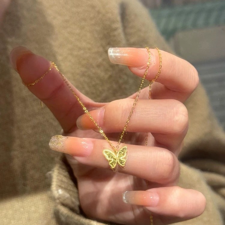 Gold Fish Scale Crushed Ice Butterfly Necklace for Women 2026 New Style Exquisite High-End Light Luxury Niche Clavicle Chain Wholesale