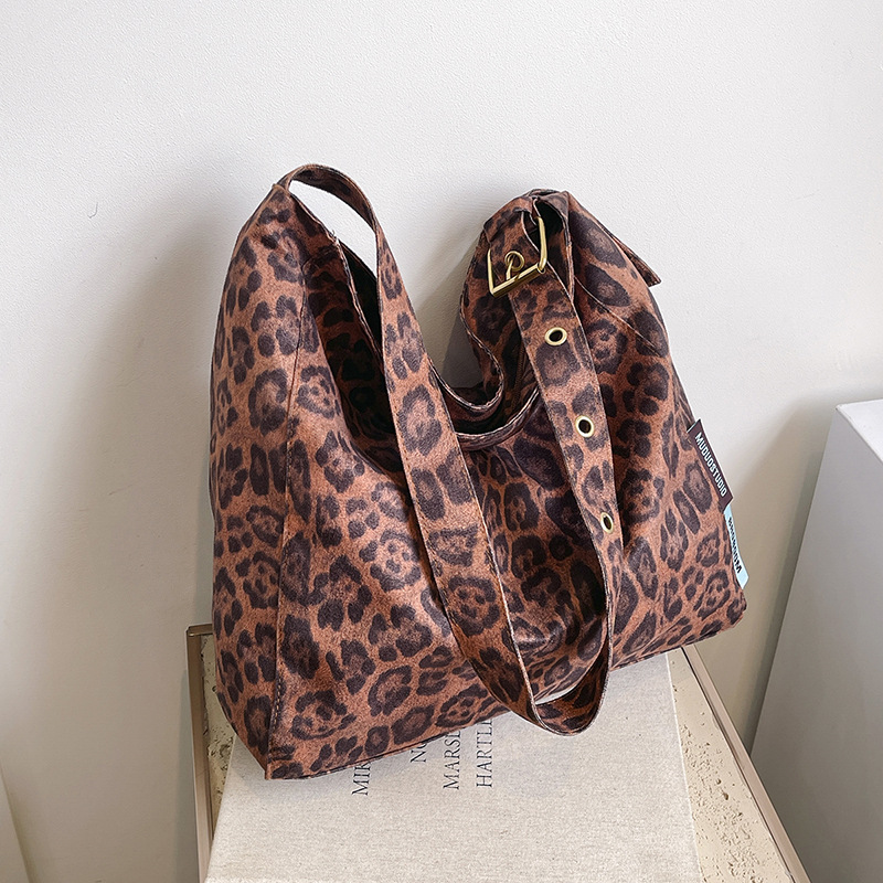 Retro leopardo tote 2024 otoño y invierno nuevo nicho de moda bolso de gran capacidad bolso de hombro relajado bolso axilar