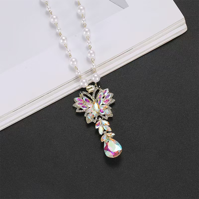 156개의 화려한 나비 물방울