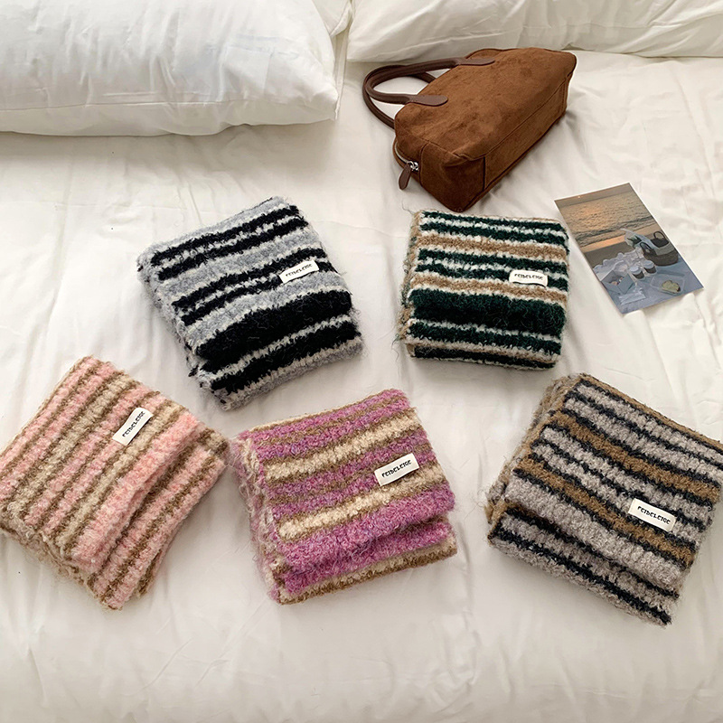 Bufandas de invierno femeninas de alta calidad 2025 nuevos inros de color contrastante rayas gruesas calentamiento de punto calentamiento del collar
