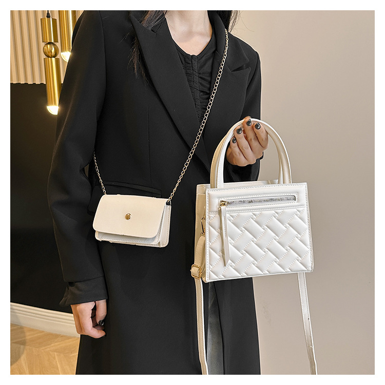 Women's Small Pu Leather Solid Color Vintage Style Classic Style Zipper Crossbody Bag display picture 5