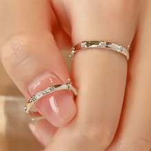 ������۽�ָ��H����۟oֹ��ָ�h�p��һ����Ů�_�ں��s���{��