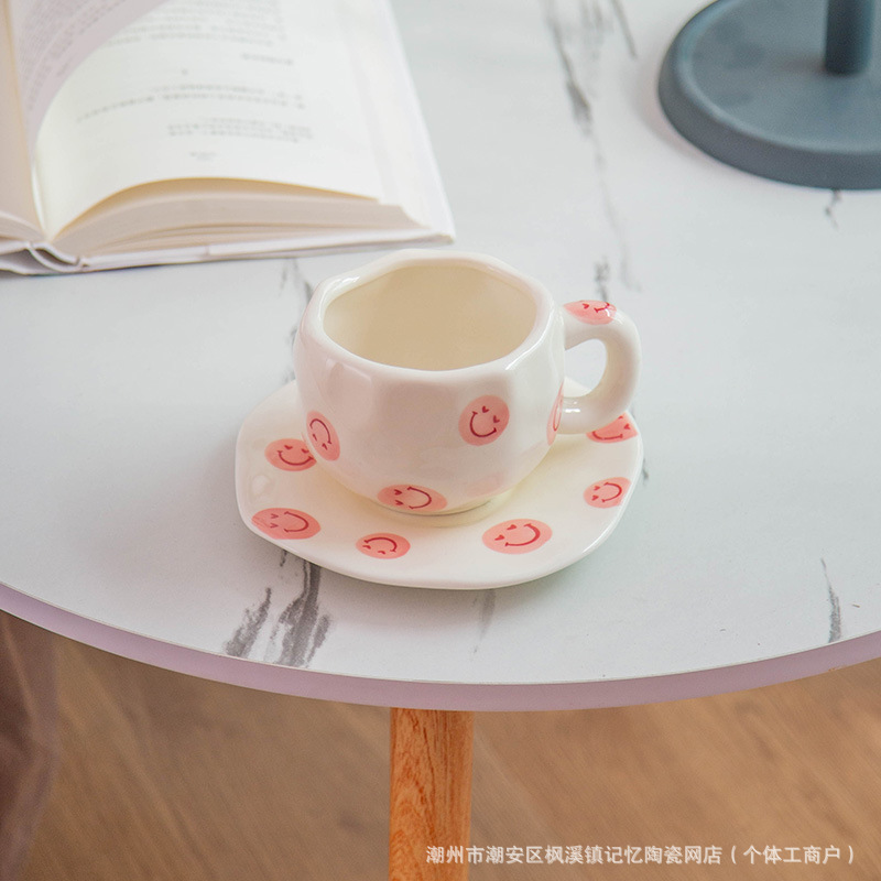 Taza de cerámica irregular pellizcada a mano de color bajo vidriado, oso pintado a mano, naranja, tulipán, taza de café de nube blanca