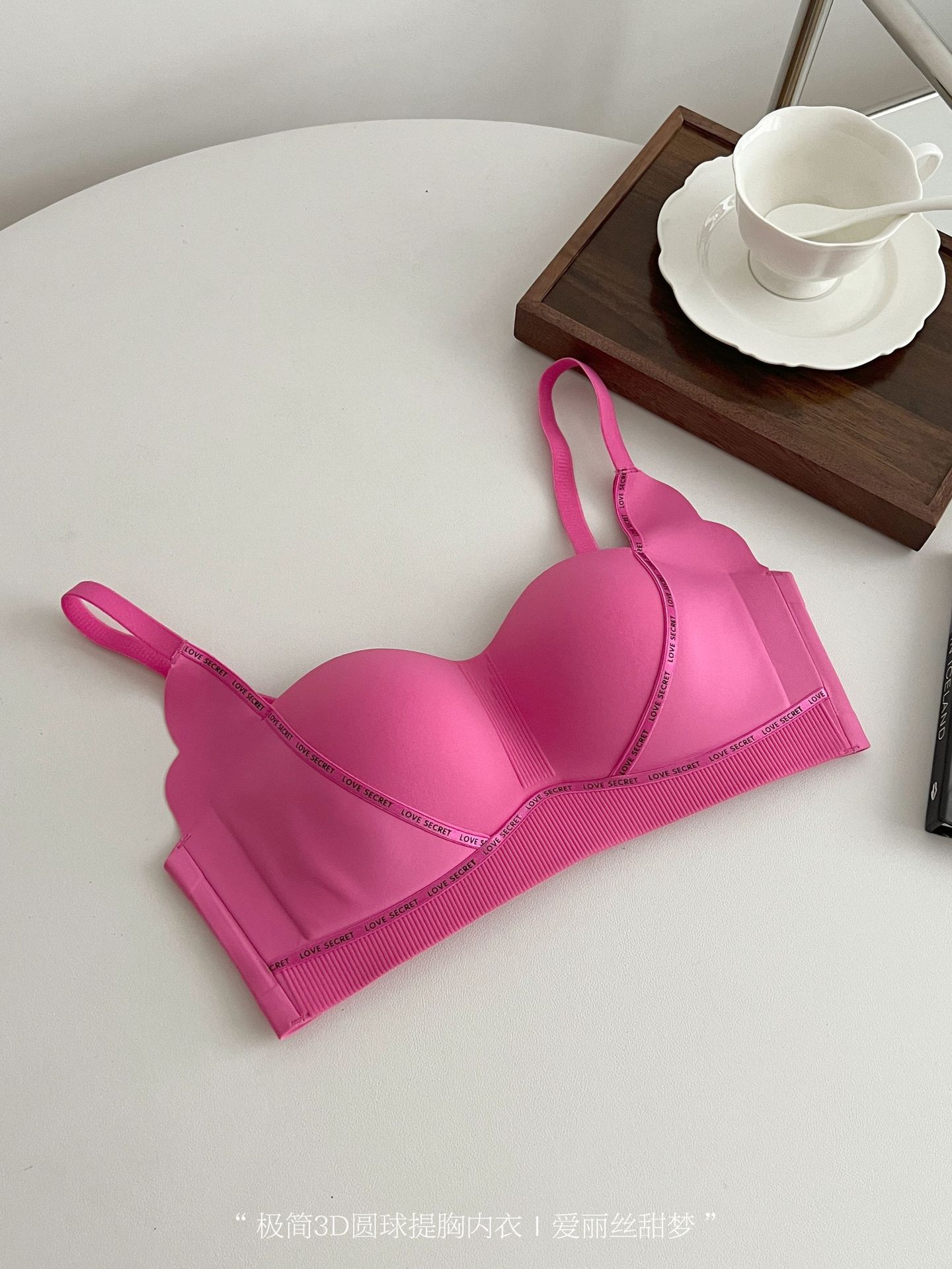 Ventas directas de fábrica comercio electrónico transfronterizo Sudeste de Asia Vietnam Tailandia damas simple tridimensional sin costuras en el sujetador Tovin