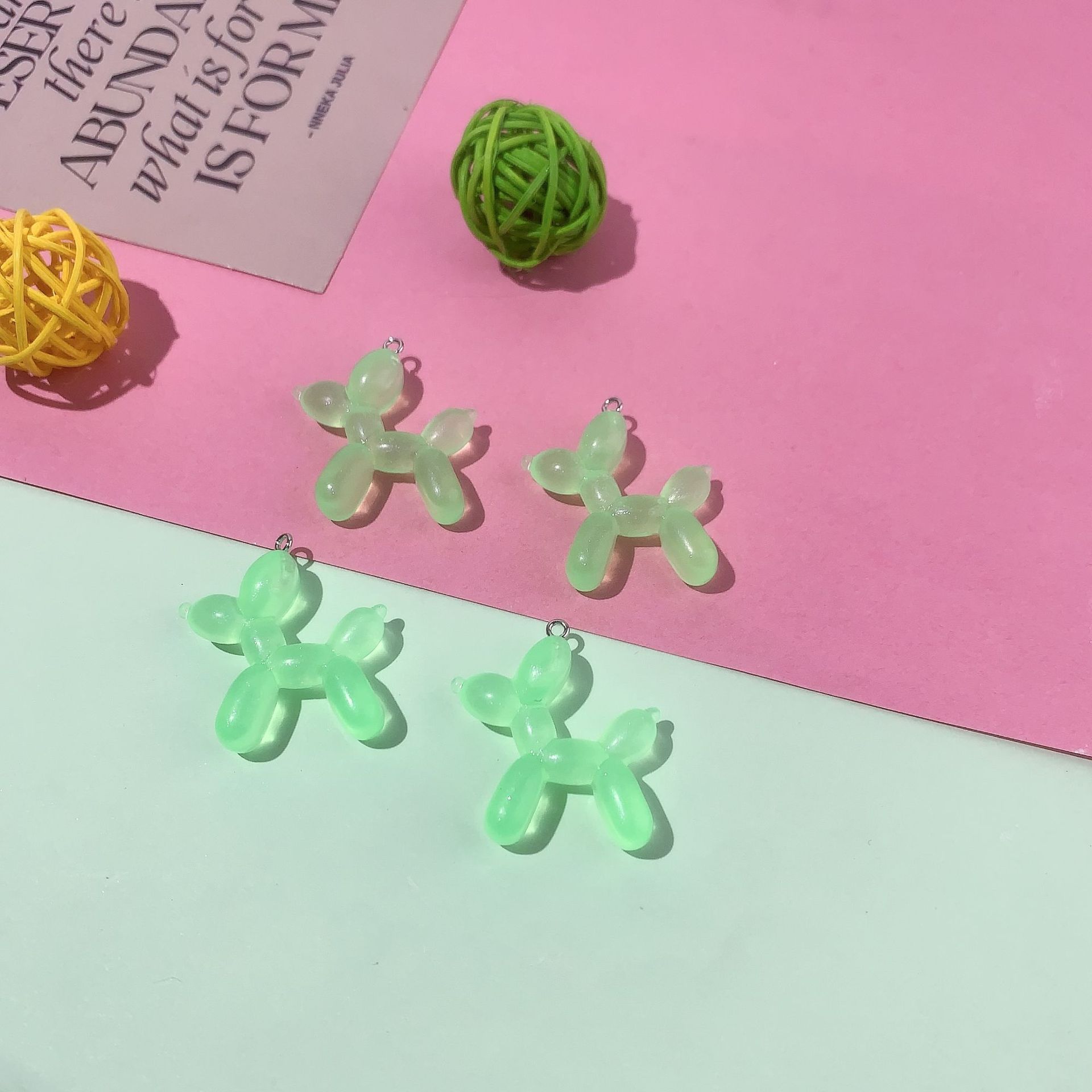 Perro de globo verde luminoso