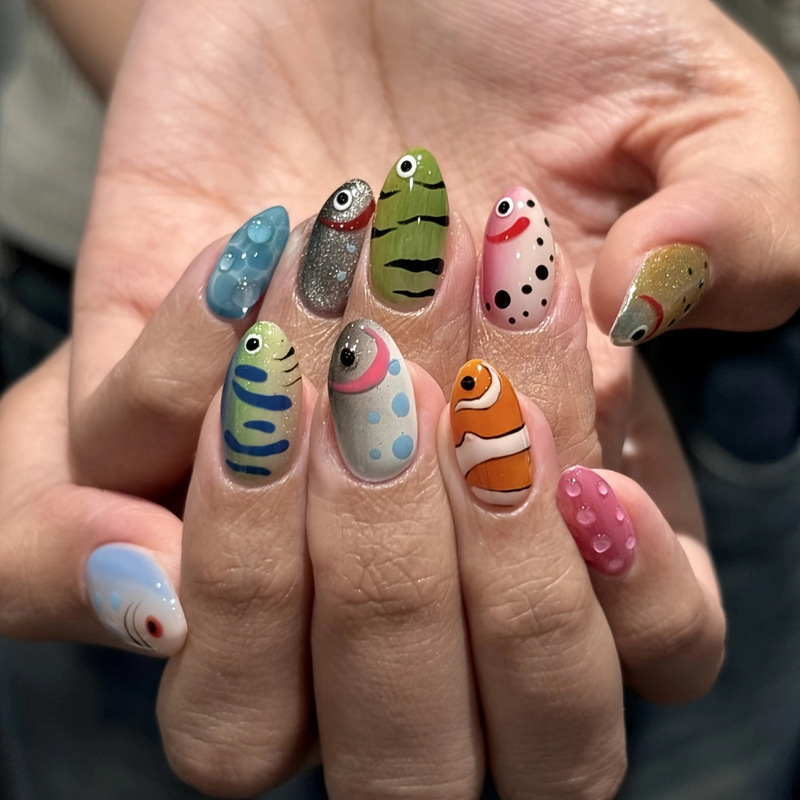 Cross-border foreign trade almond-shaped small fish leopard print dopamine press-on nails, detachable nail art, 24-piece set, small fish leopard print