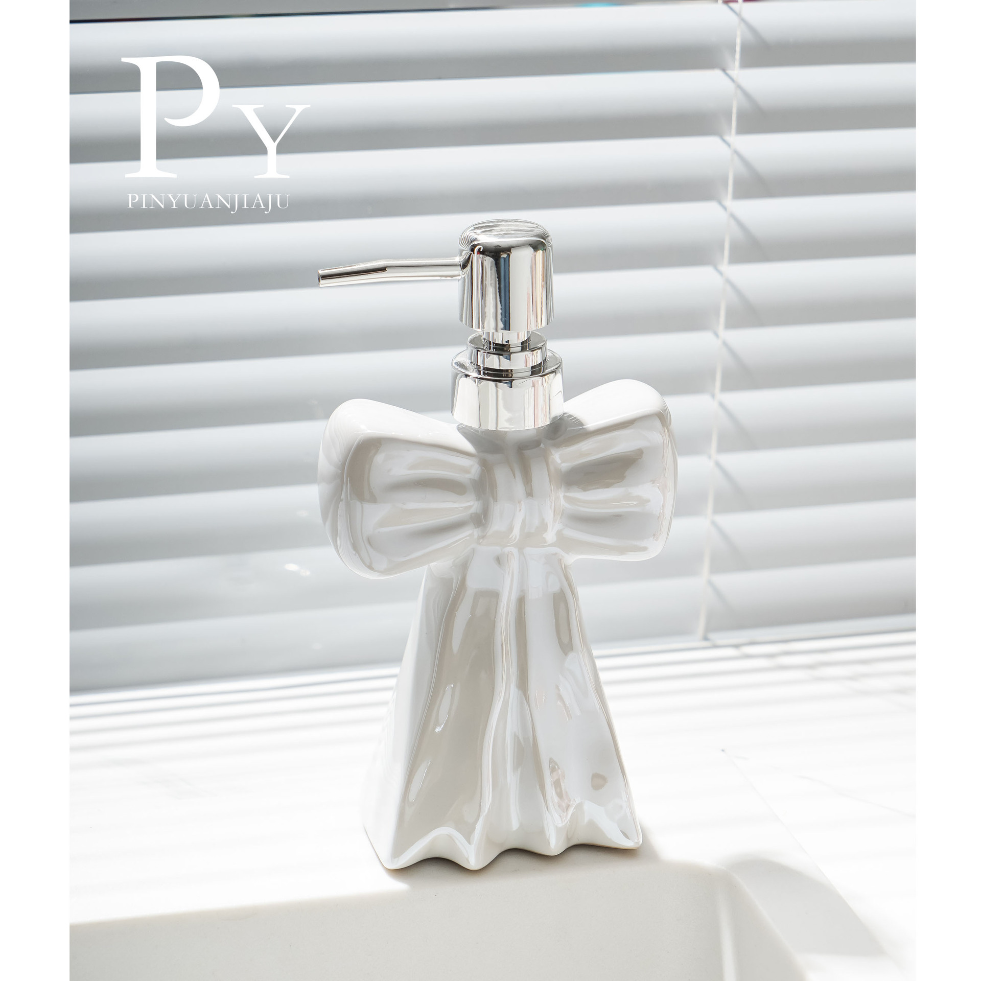 Jabonera de cerámica en forma de arco con drenaje para lavabo de baño, creativa, de alta gama, ligera y lujosa, soporte para jabón transfronterizo.